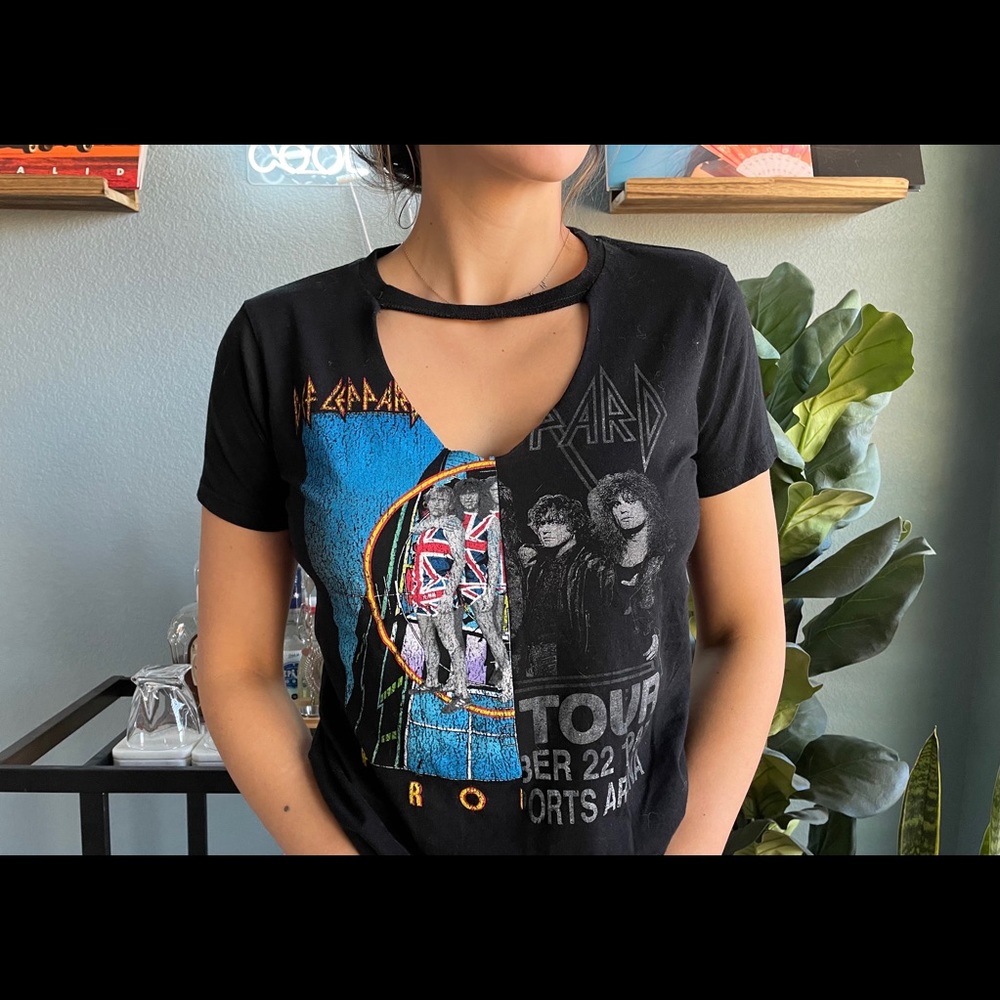 V Cut Choker Tee
